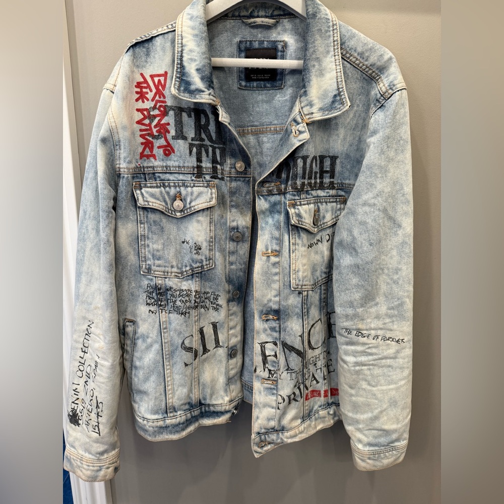 Zara print light blue washed jean jacket size XL
